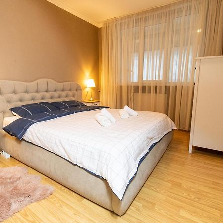 Appartamento Central Apt. Near Afi Mall, 5 Mins To The Old Town By Car Braşov Esterno foto
