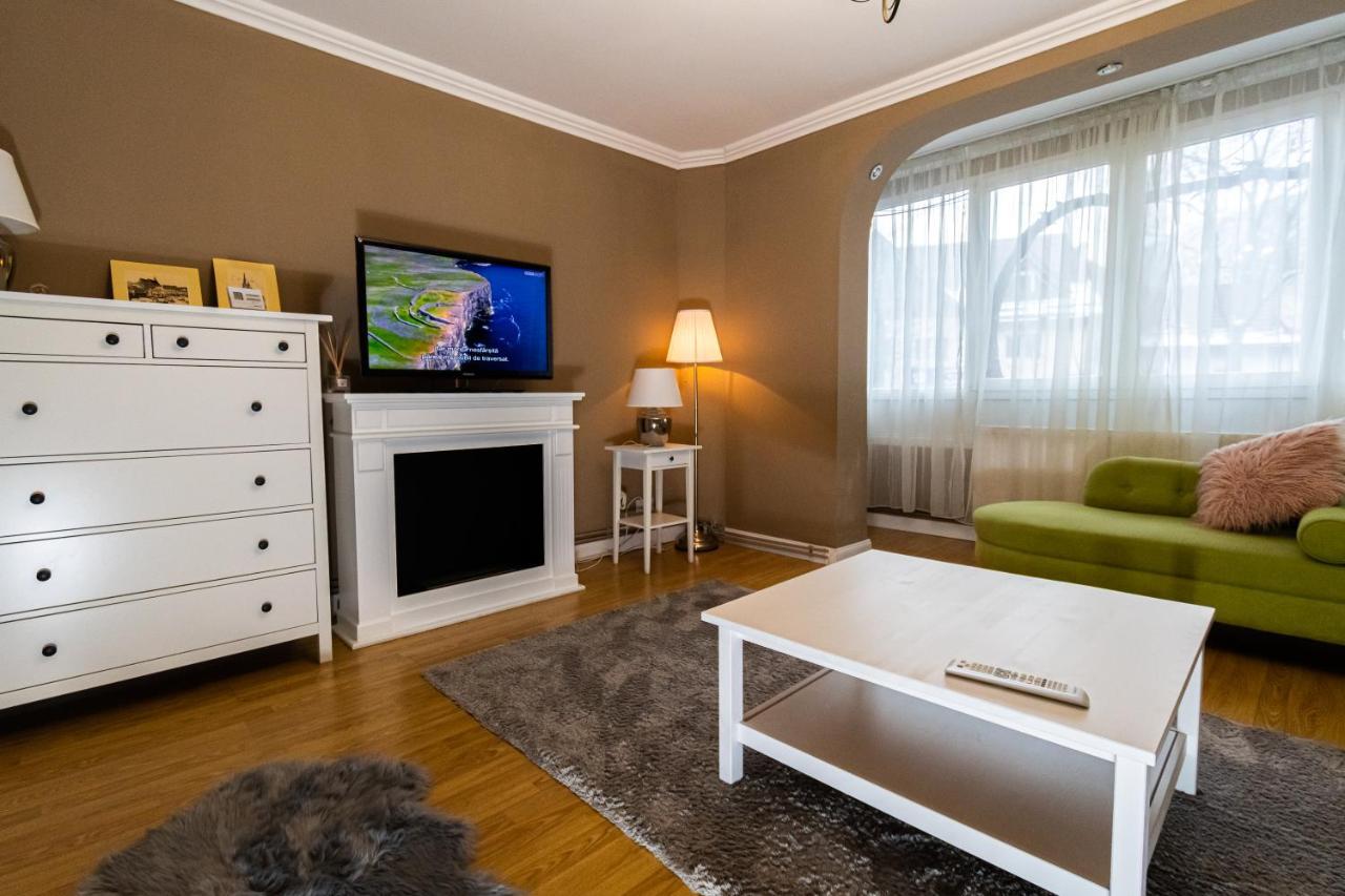 Appartamento Central Apt. Near Afi Mall, 5 Mins To The Old Town By Car Braşov Esterno foto