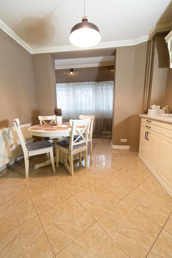 Appartamento Central Apt. Near Afi Mall, 5 Mins To The Old Town By Car Braşov Esterno foto