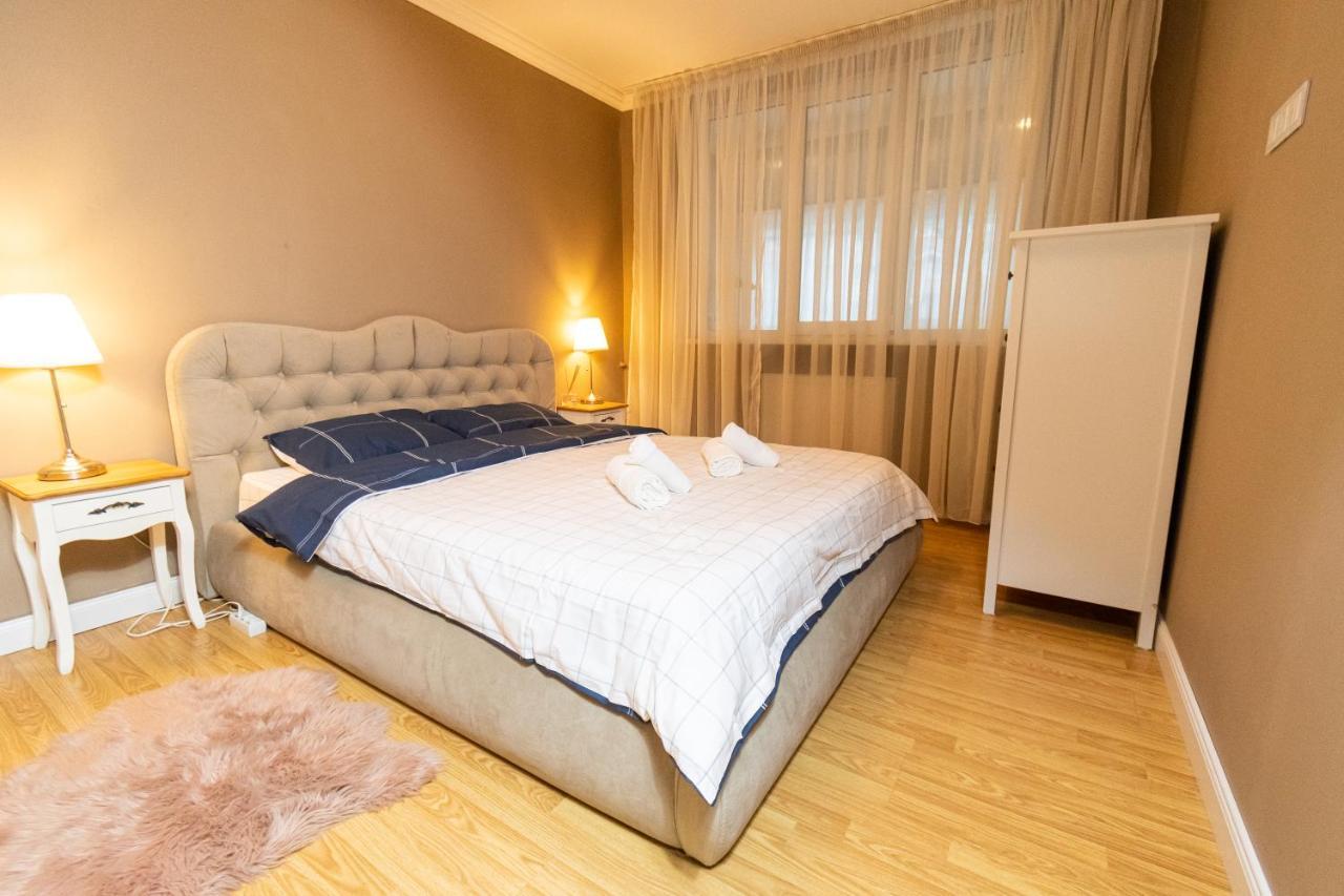 Appartamento Central Apt. Near Afi Mall, 5 Mins To The Old Town By Car Braşov Esterno foto