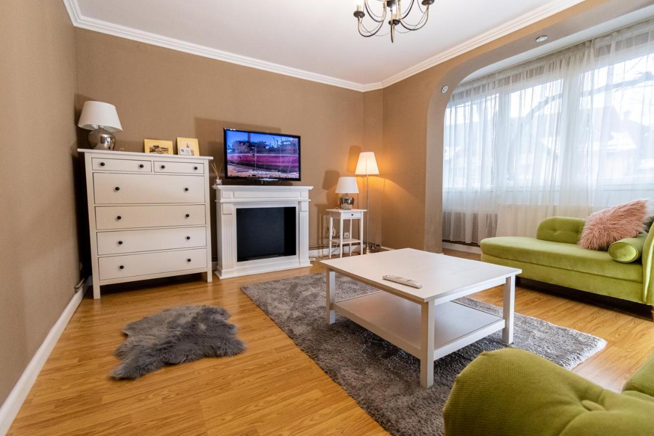 Appartamento Central Apt. Near Afi Mall, 5 Mins To The Old Town By Car Braşov Esterno foto